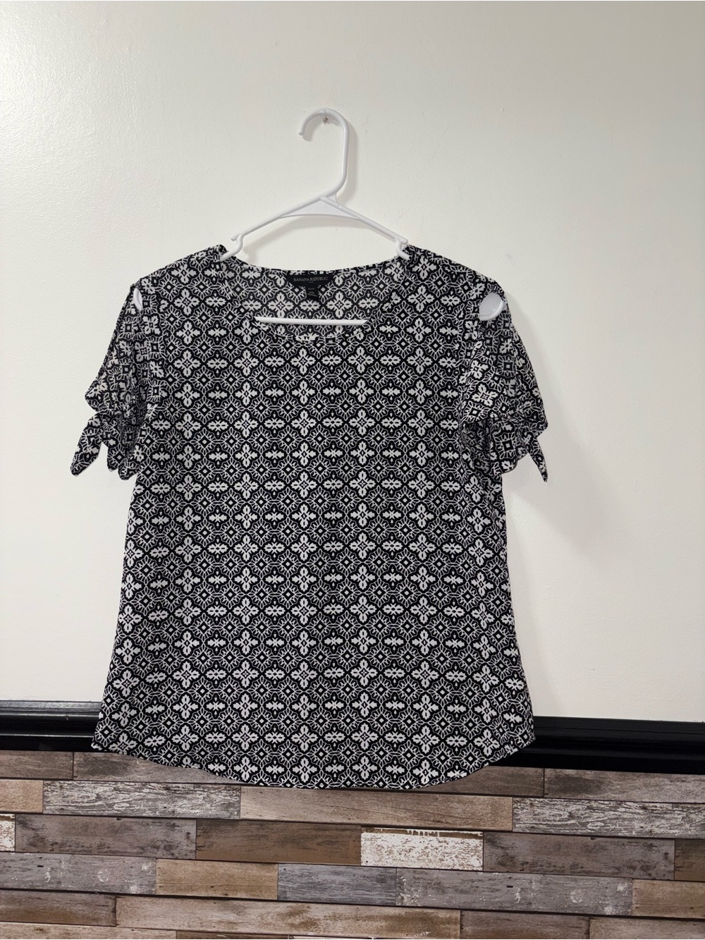 Banana Republic Black and White Printed Tie-Sleeve Blouse Petite XS